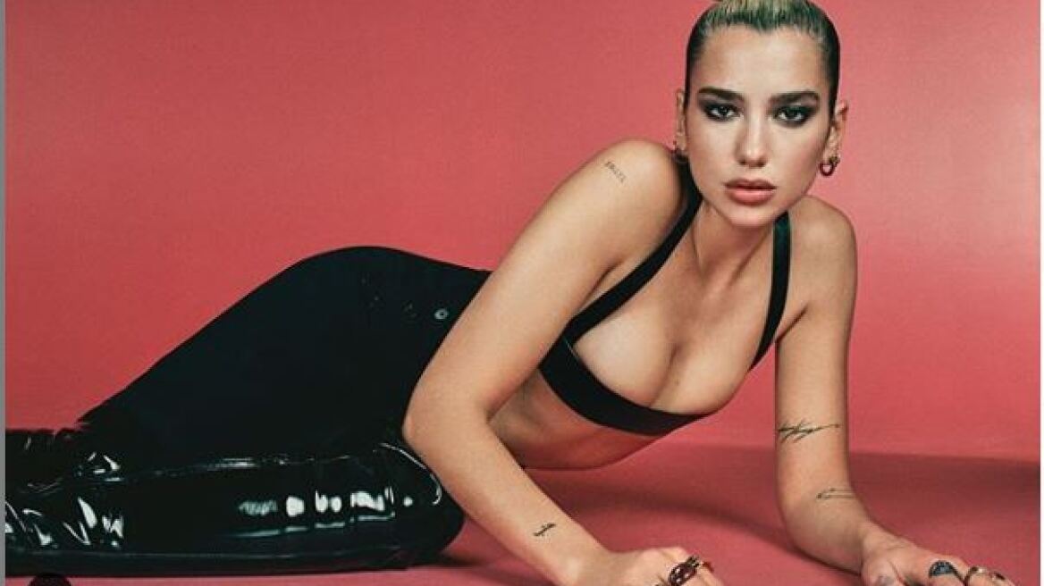 Dua Lipa: Βόλτα με μάσκα στη Νέα Υόρκη