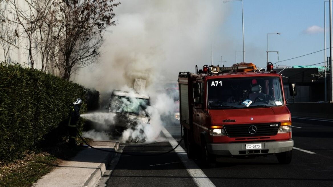 Διακόπηκε η κυκλοφορία στην Αττική Οδό λόγω φωτιάς