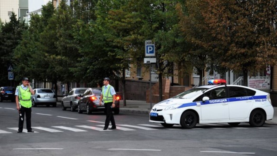 Ουκρανία: Άνδρας οπλισμένος με χειροβομβίδα κρατά όμηρο υψηλόβαθμο στέλεχος της Αστυνομίας