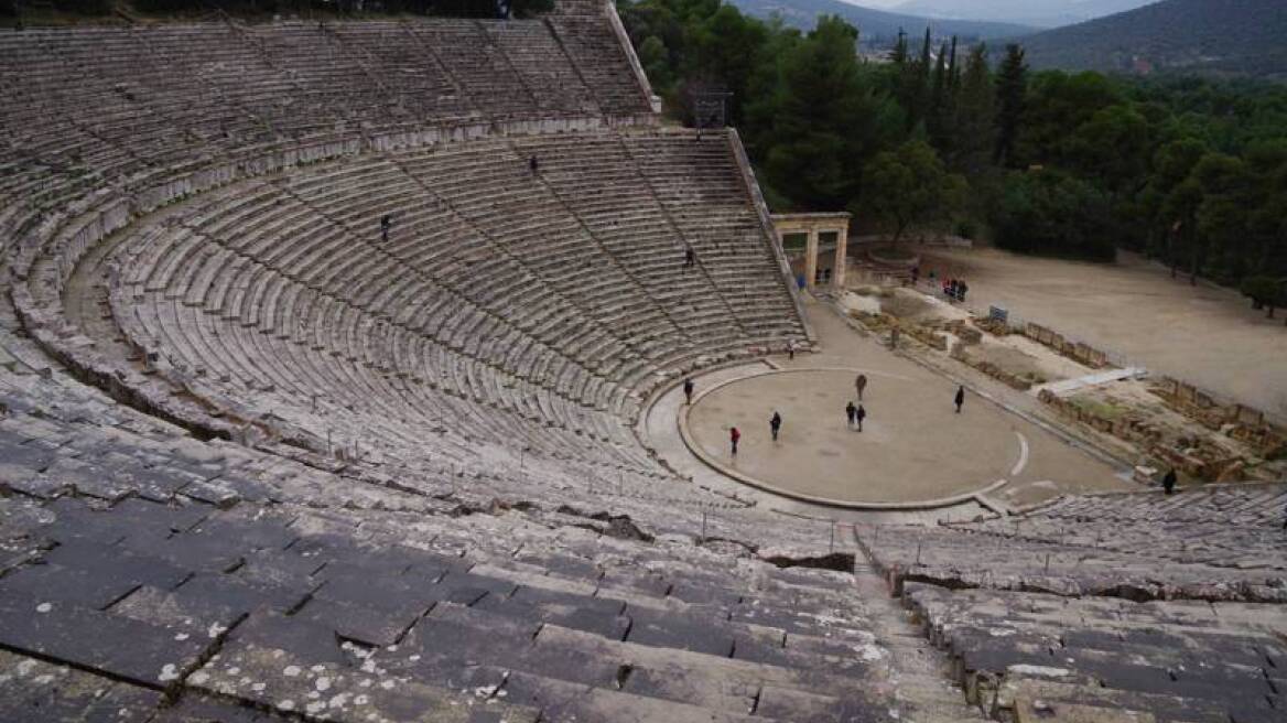 «Περίπατος» στην Επίδαυρο  με τον Βασίλη Παπαβασιλείου