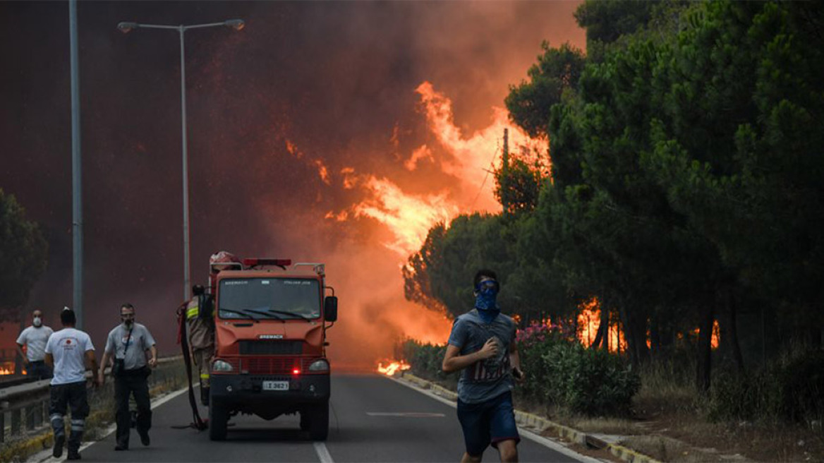 Φωτιά στο Mάτι: Kαθηλωμένα τα ελικόπτερα γιατί ο υπεύθυνος έφυγε με... το κορίτσι