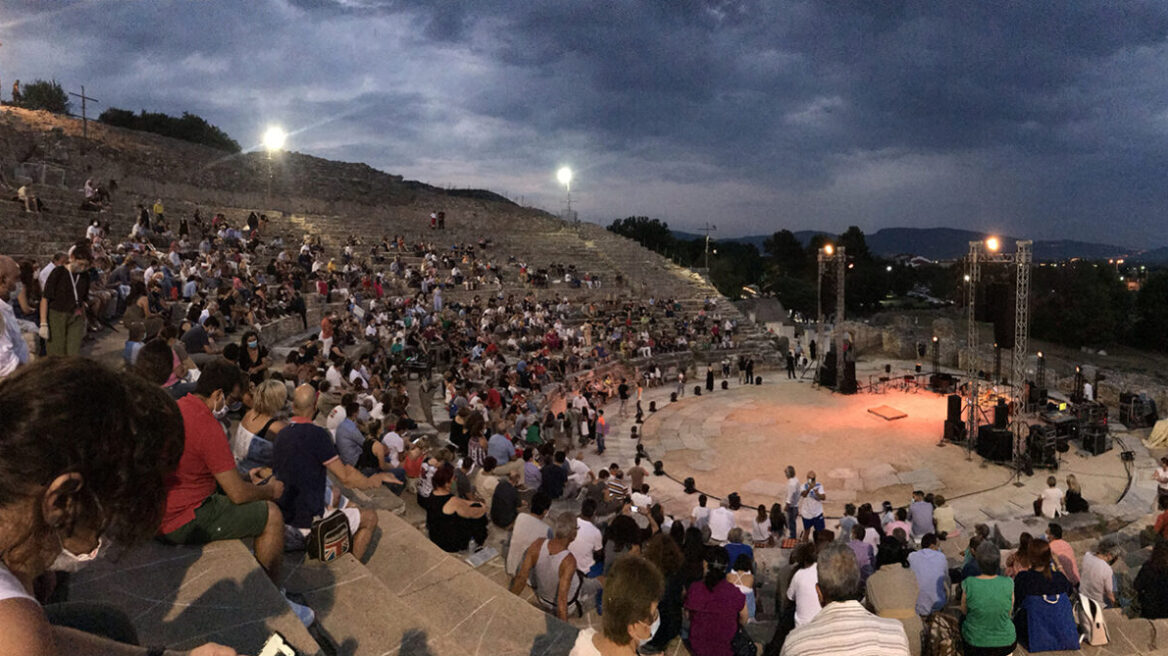 Μέτρα για τον κορωνοϊό - Συναυλίες: Θεατές με μάσκες και αποστάσεις στη συναυλία Ξαρχάκου 