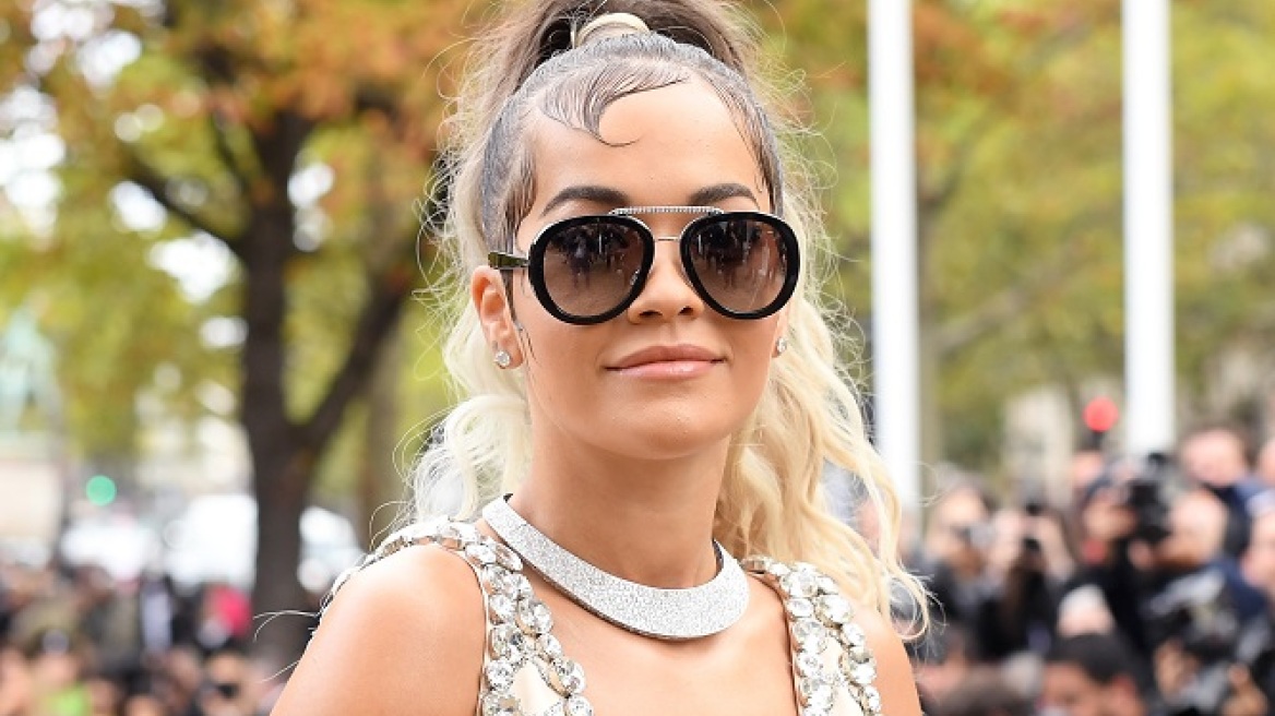 Η Rita Ora ξεσηκώνει το Instagram με τις topless selfies της