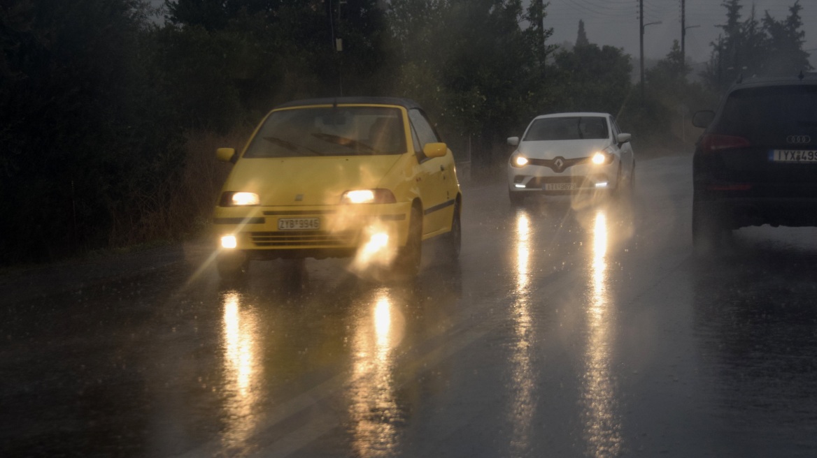 Καταιγίδες στην Αττική από τη «Θάλεια»: Στη Μάνδρα οι πιο έντονες βροχοπτώσεις