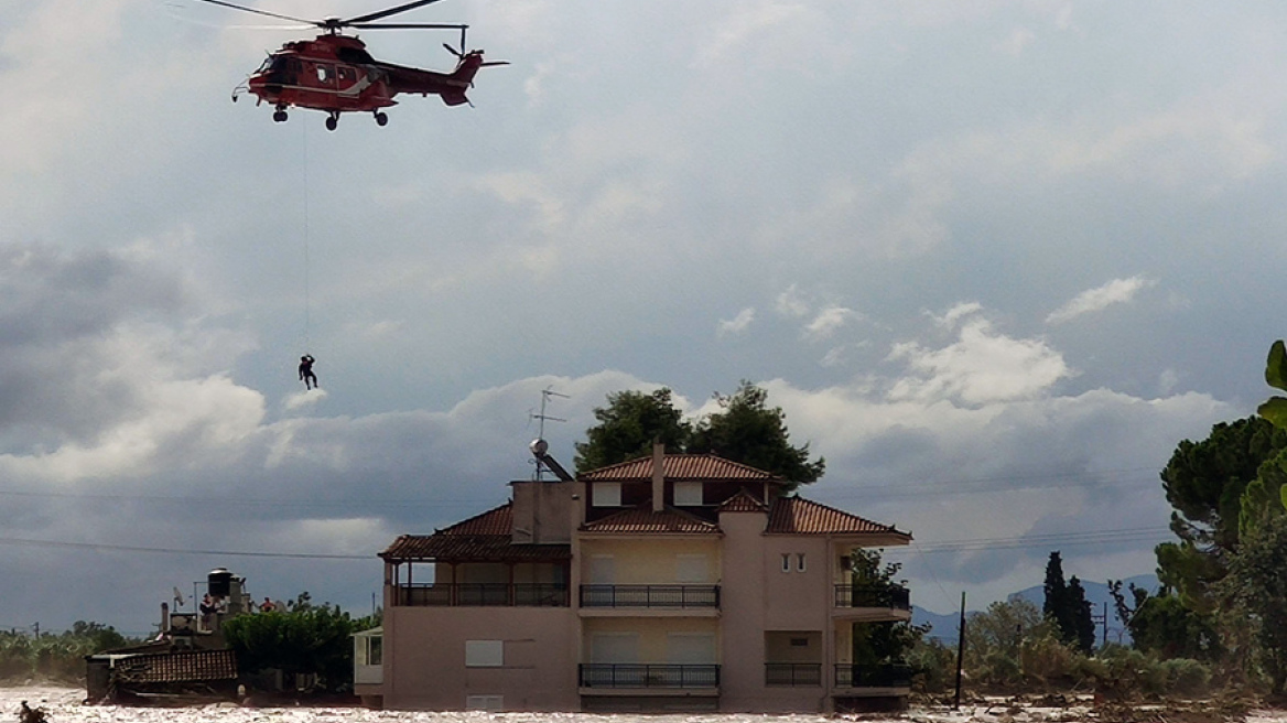 Κακοκαιρία «Θάλεια» - Εύβοια: Διακόπηκε η κυκλοφορία στη Γέφυρα στο Βασιλικό