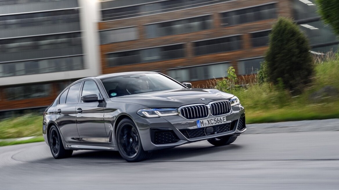 Η κορυφαία υβριδική BMW 545e xDrive 