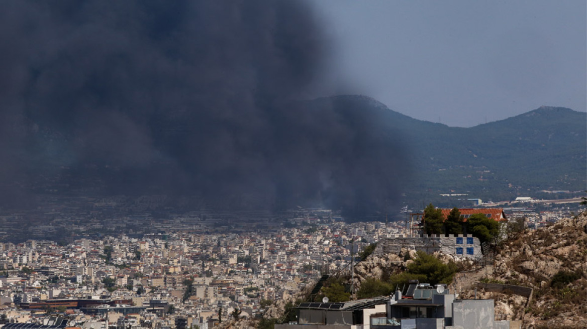 Φωτιά στη Μεταμόρφωση: Μήνυμα από το 112 στους κατοίκους της περιοχής