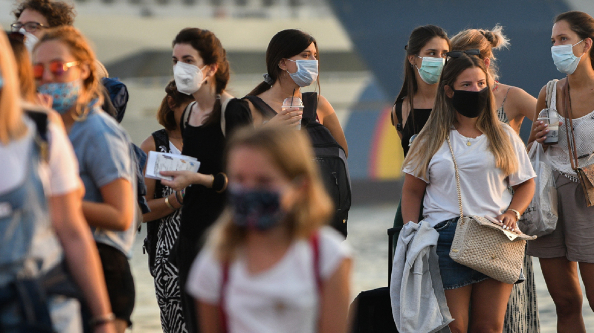 «Κλειδί» η επιστροφή των εκδρομέων - Δειγματοληπτικά τεστ στα λιμάνια Πειραιά και Ραφήνας