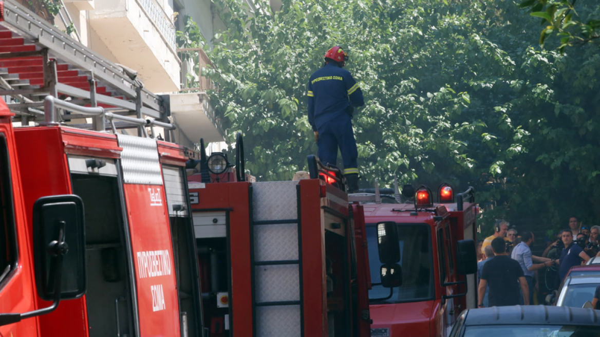 Οικογενειακή τραγωδία στην Κυψέλη: Απανθρακωμένο βρήκαν το ηλικιωμένο ζευγάρι οι πυροσβέστες