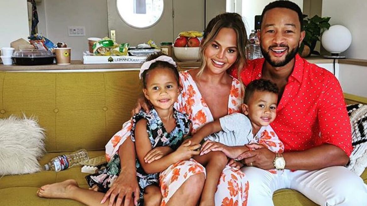 Πώς έμαθε η Chrissy Teigen ότι είναι για τρίτη φορά έγκυος