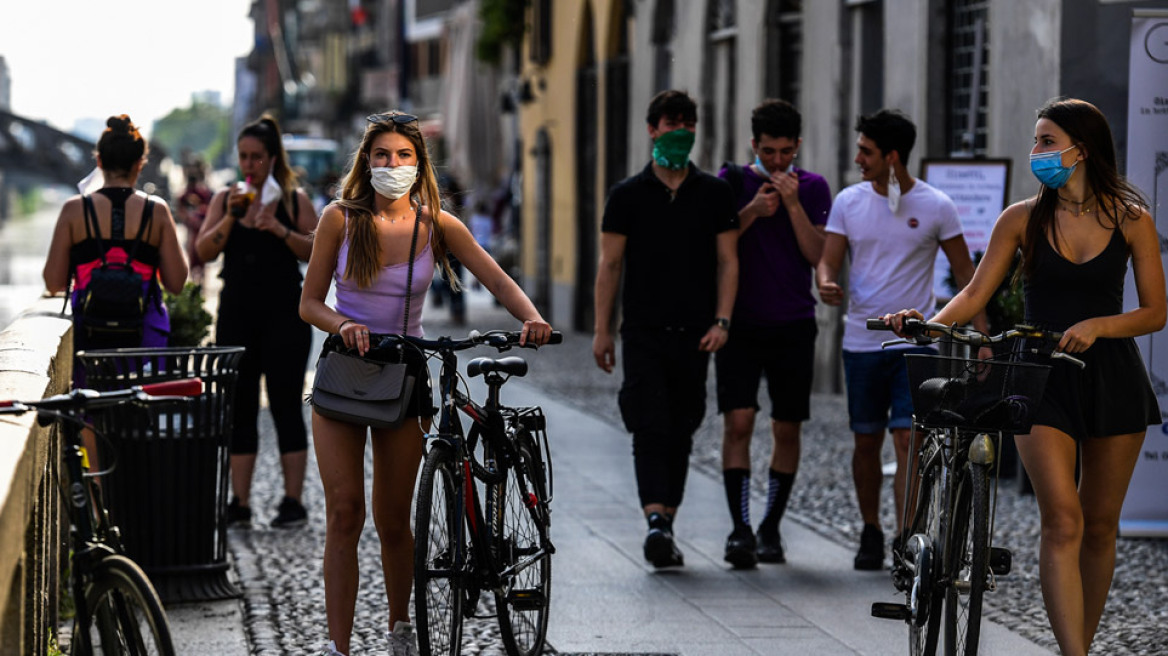 Κορωνοϊός: Από 20 έως 40 ετών οι κύριοι μεταδότες του ιού 