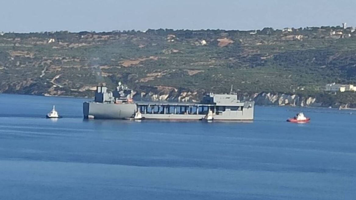 Στη Σούδα το τεράστιο ελικοπτεροφόρο USS Hershel «Woody» Williams - Φωτογραφίες