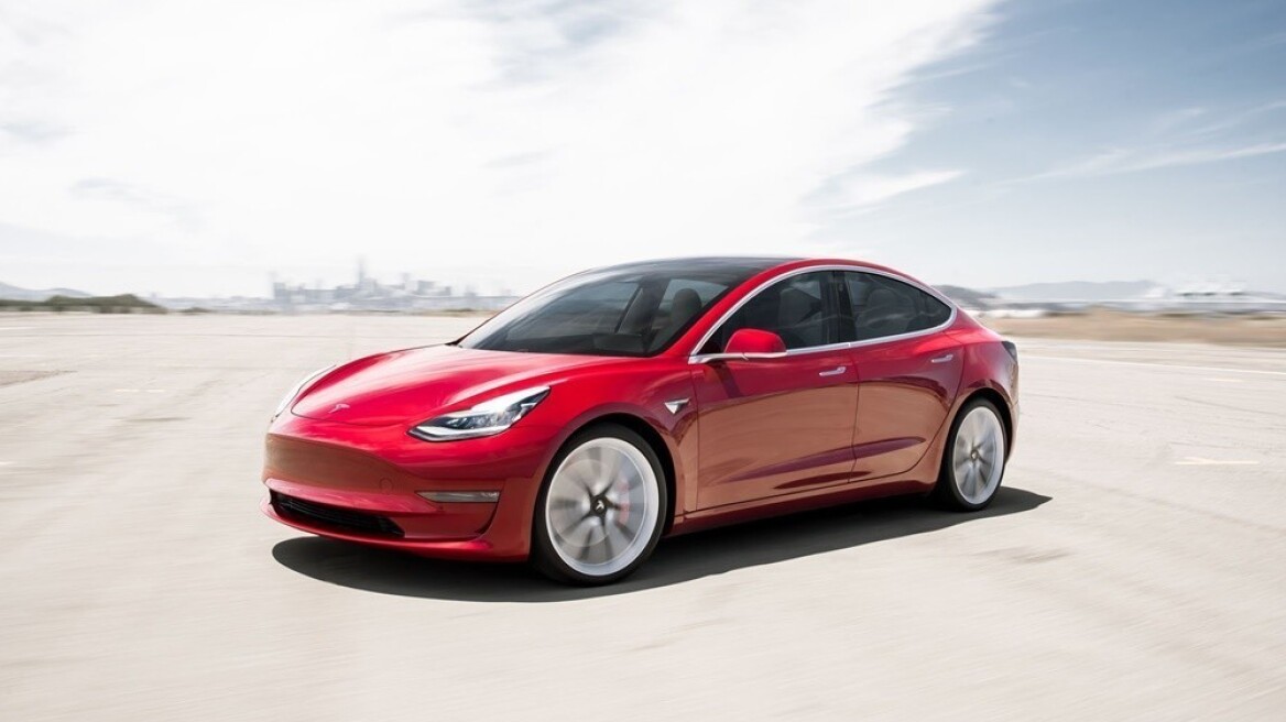 Η Τesla σχεδιάζει ένα φθηνότερο Model 3