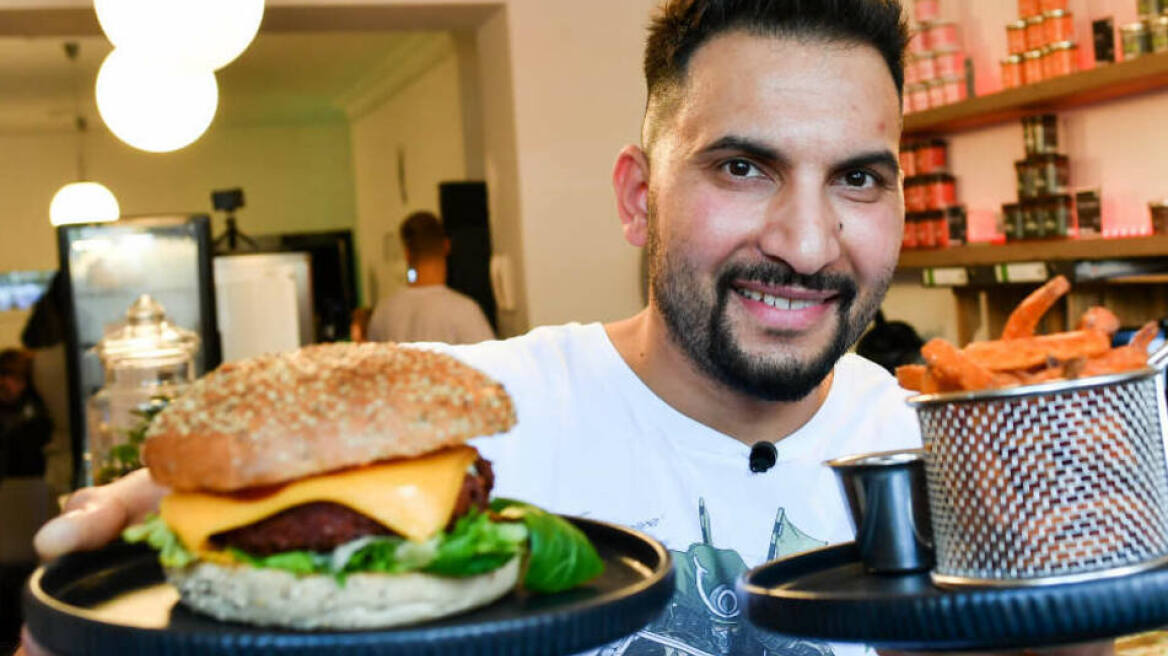 Ποιος είναι ο ναζιστής vegan chef που προκαλεί πονοκέφαλο στη Μέρκελ;