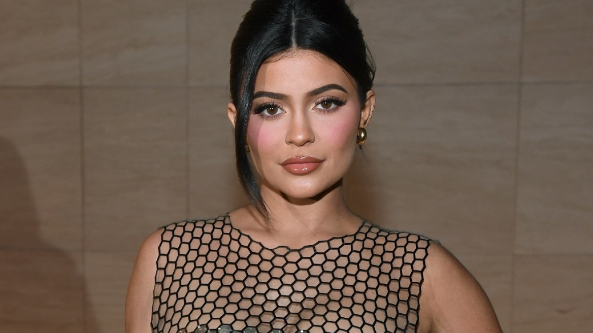 Η Kylie Jenner δείχνει πως είναι το βλέμμα της χωρίς ψεύτικες βλεφαρίδες