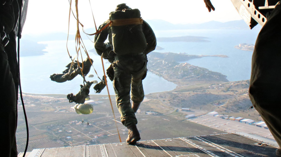 Τραγωδία στις Ένοπλες Δυνάμεις: Νεκρός αλεξιπτωτιστής μετά από πτώση