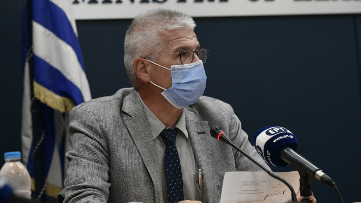 Χαράλαμπος Γώγος: Ο καθηγητής που μπήκε στα σπίτια μας για να μας ενημερώσει για τον κορωνοϊό