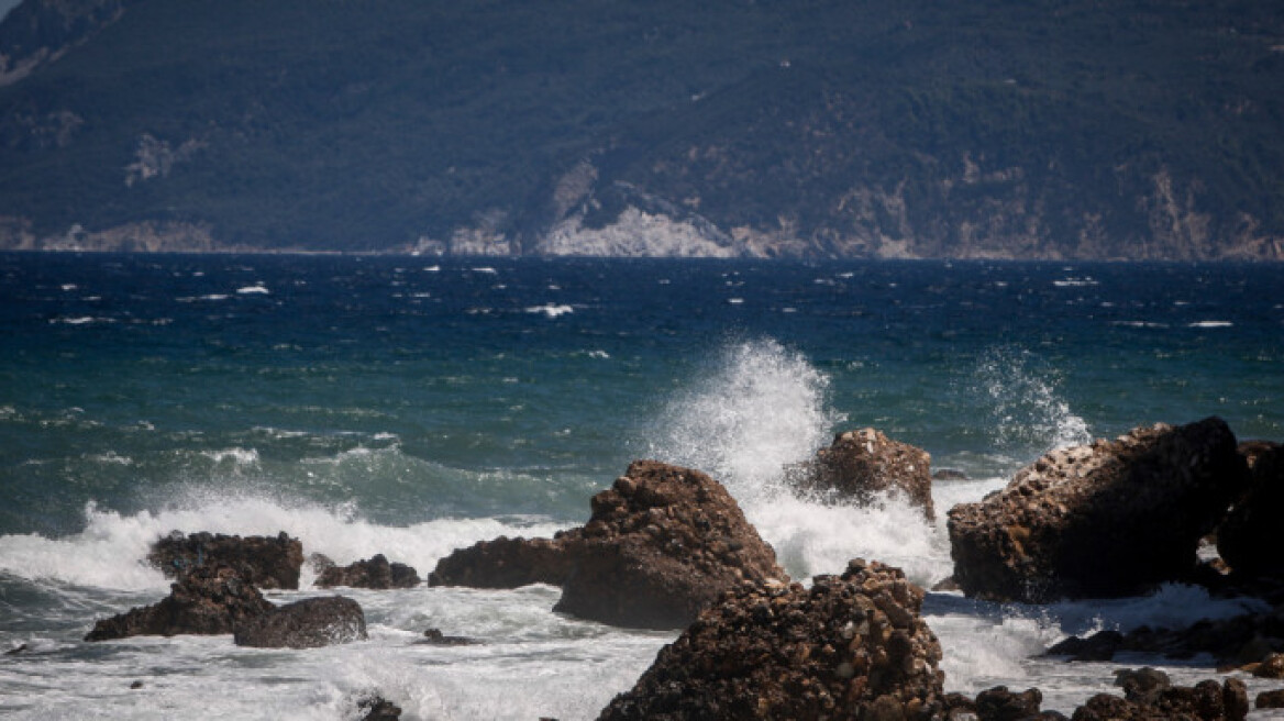 Καιρός: Μετά την αφόρητη υγρασία... 35άρια και 7 μποφόρ στο Αιγαίο