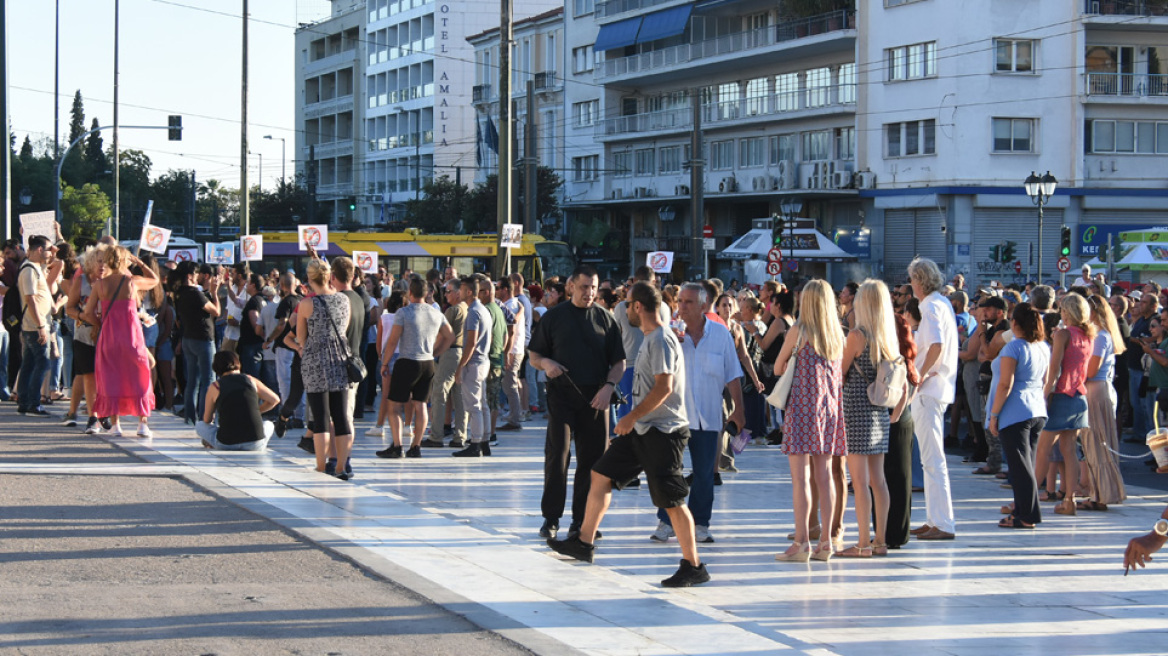 Συγκεντρώσεις γονέων εναντίον... των μέτρων προστασίας:  «Κανένα παιδί με μάσκα στο σχολείο»