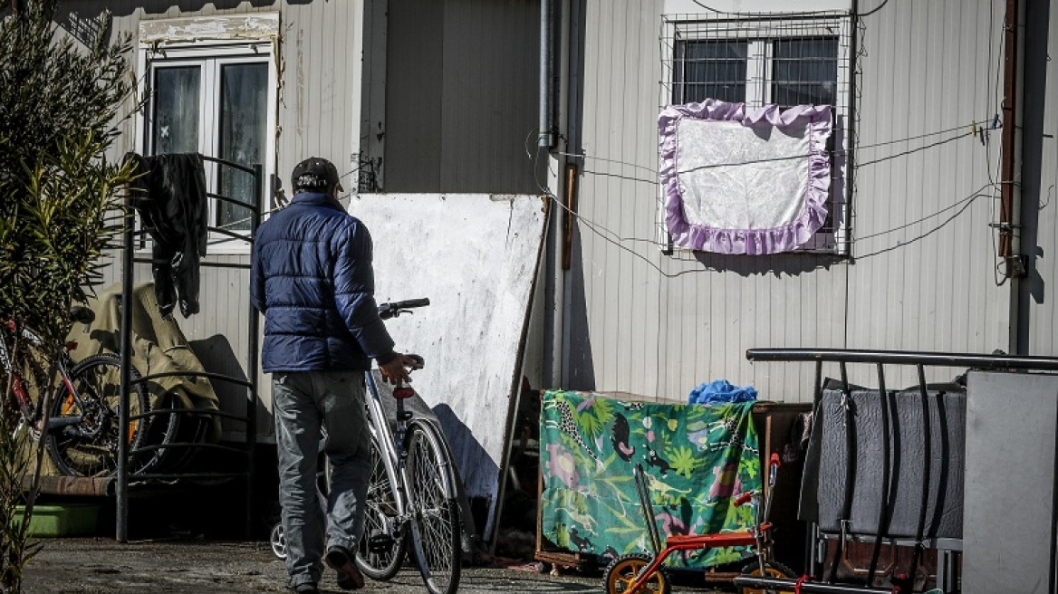 Σε πλήρη υγειονομικό αποκλεισμό οι δομές σε Σχιστό, Μαλακάσα και Ελαιώνα