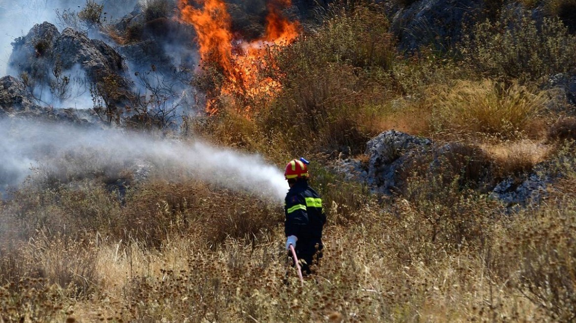 Κρήτη: Δύο συλλήψεις για τη φωτιά στην Αγία Βαρβάρα 