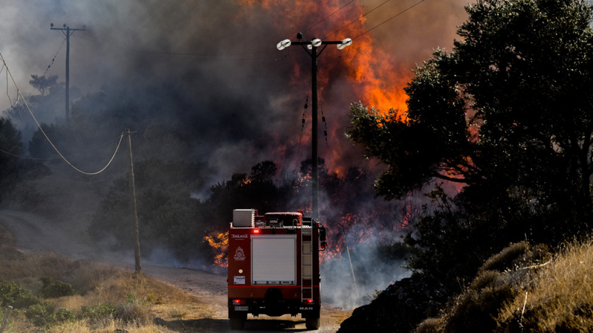 Κερατέα: Ερευνάται το ενδεχόμενο εμπρησμού - Χωρίς ενεργό μέτωπο η φωτιά