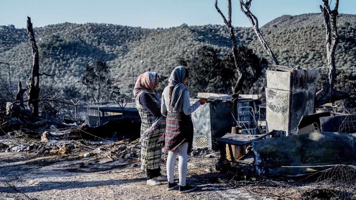 Μυτιλήνη: Έσβησε και η 4η πυρκαγιά - Ολοκληρωτική καταστροφή στο ΚΥΤ της Μόριας