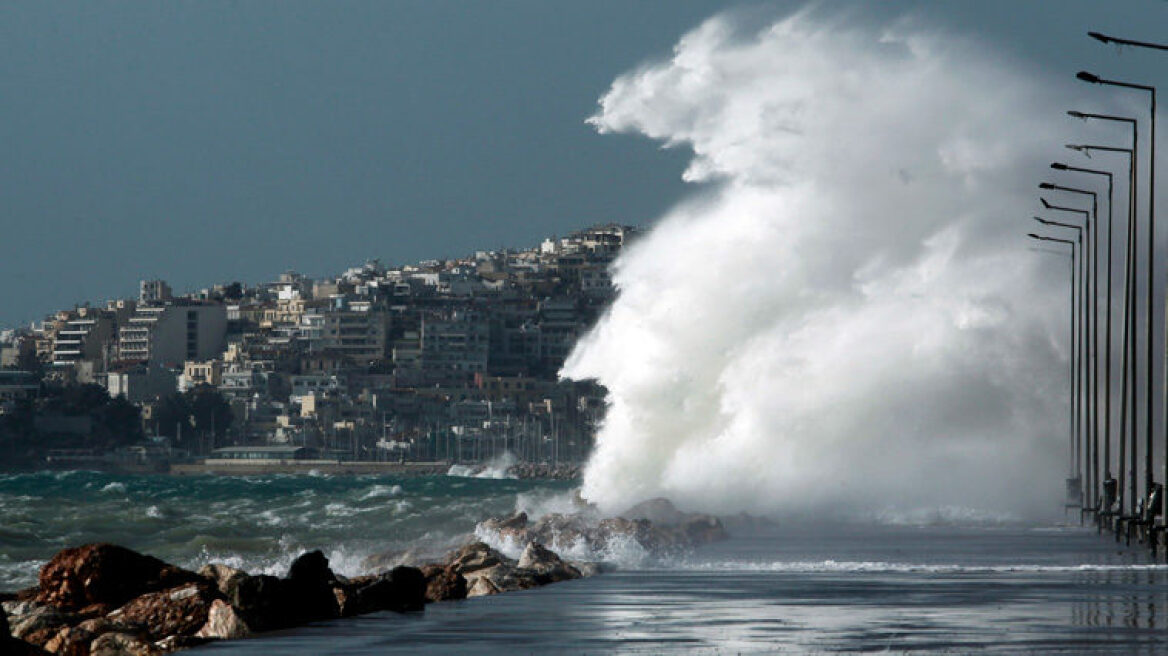 Καιρός: Δυνατοί άνεμοι και 35άρια το εκρηκτικό κοκτέιλ για τα επόμενα 24ωρα