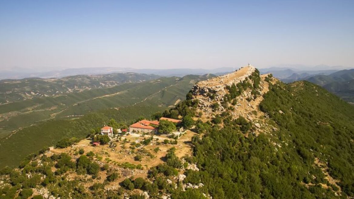 Παναιτωλικό όρος: Τον έπιασαν με ανιχνευτή μετάλλων σε αρχαιολογικό χώρο