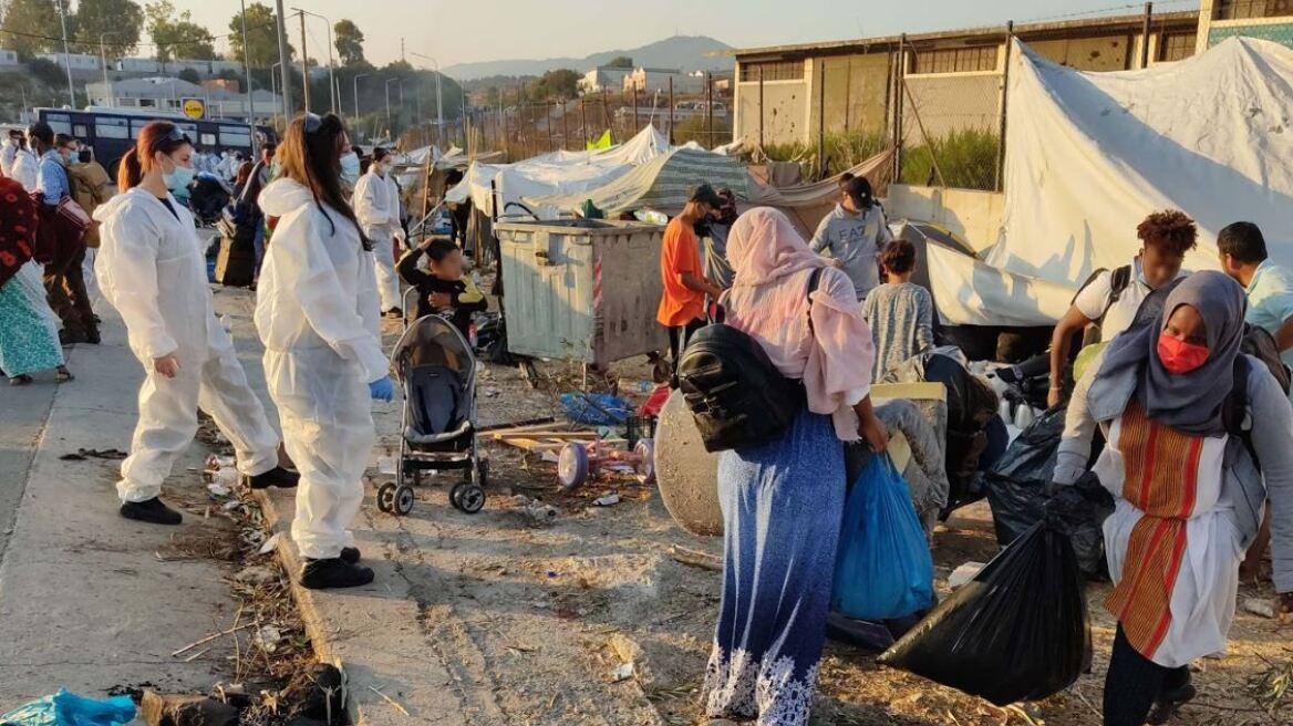 Λέσβος: Στο Καρά Τεπέ 3.000 μετανάστες - Μπήκαν σήμερα 1.100 - Δείτε βίντεο από την επιχείρηση της ΕΛΑΣ