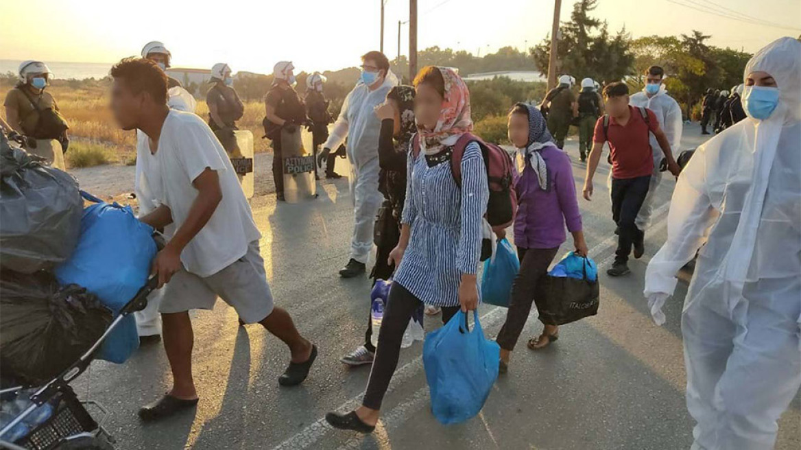 Αστυνομική επιχείρηση στη Λέσβο για τη μεταφορά των μεταναστών στο Καρά Τεπέ - Δείτε βίντεο 