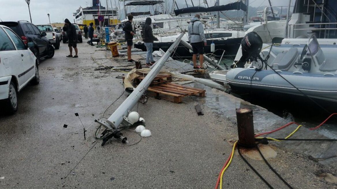 Κακοκαιρία Ιανός: Σαρώνει Ιθάκη, Κεφαλονιά, Ζάκυνθο - Δείτε βίντεο με τις καταστροφές