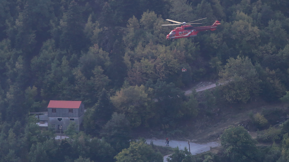 Καρδίτσα: Με ελικόπτερο απεγκλωβίστηκαν οι πρώτοι από τους 40 στην Οξυά - Δείτε βίντεο