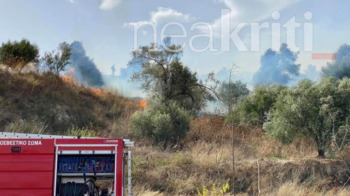 Μεγάλη φωτιά κοντά σε εργοστάσιο στο Ηράκλειο Κρήτης