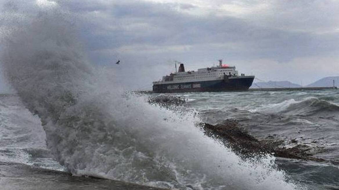 Προβλήματα σε δρομολόγια πλοίων λόγω των θυελλωδών ανέμων 