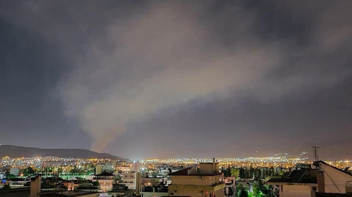 Συναγερμός για την πυρκαγιά στη χωματερή της Φυλής - Μήνυμα από το 112