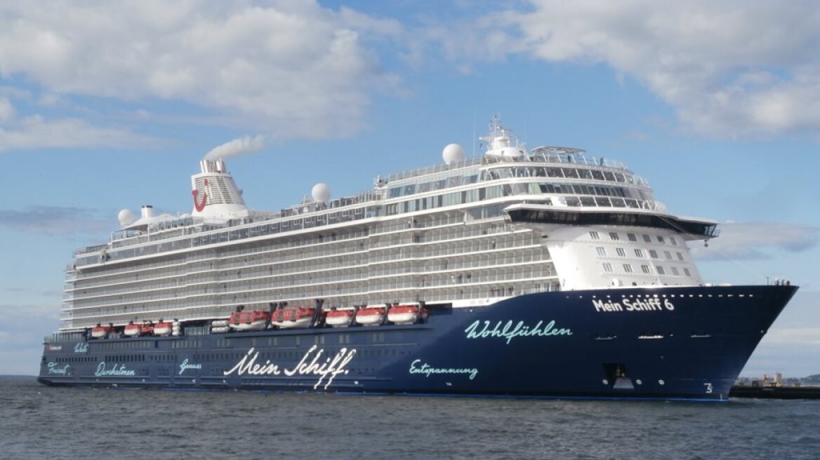 Κρουαζιερόπλοιο Mein Schiff: «Περιμένουμε τις εγκρίσεις των Αρχών για να συνεχιστεί το ταξίδι» λέει η TUI