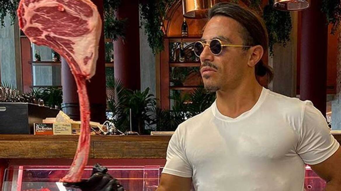 «Salt Bae»: Λουκέτο στο εστιατόριο του Τούρκου σεφ στη Βοστώνη - «Κεσάτια» και στη Μύκονο