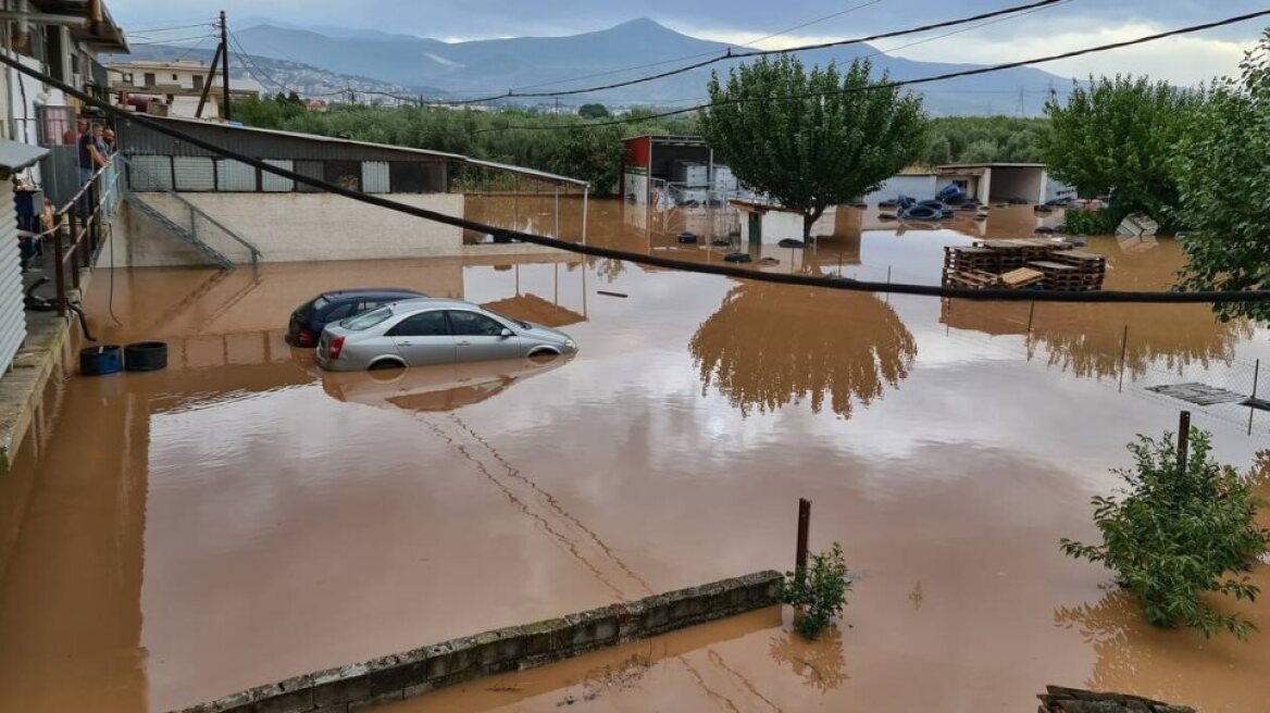 Καρδίτσα: Αποκλεισμένοι 13 μέρες μετά το πέρασμα του Ιανού - «Μας ξέχασαν χωρίς γιατρούς και τρόφιμα»