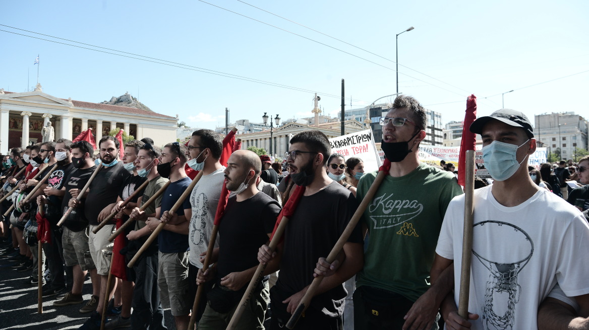 Πανεκπαιδευτικό συλλαλητήριο στα Προπύλαια - Kλειστές Πανεπιστημίου και Σταδίου