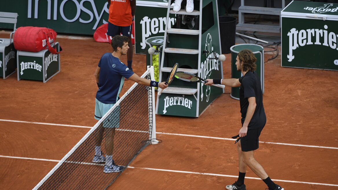 Roland Garros: Ο Τσιτσιπάς προκρίθηκε άνετα στους 16 - Δείτε βίντεο