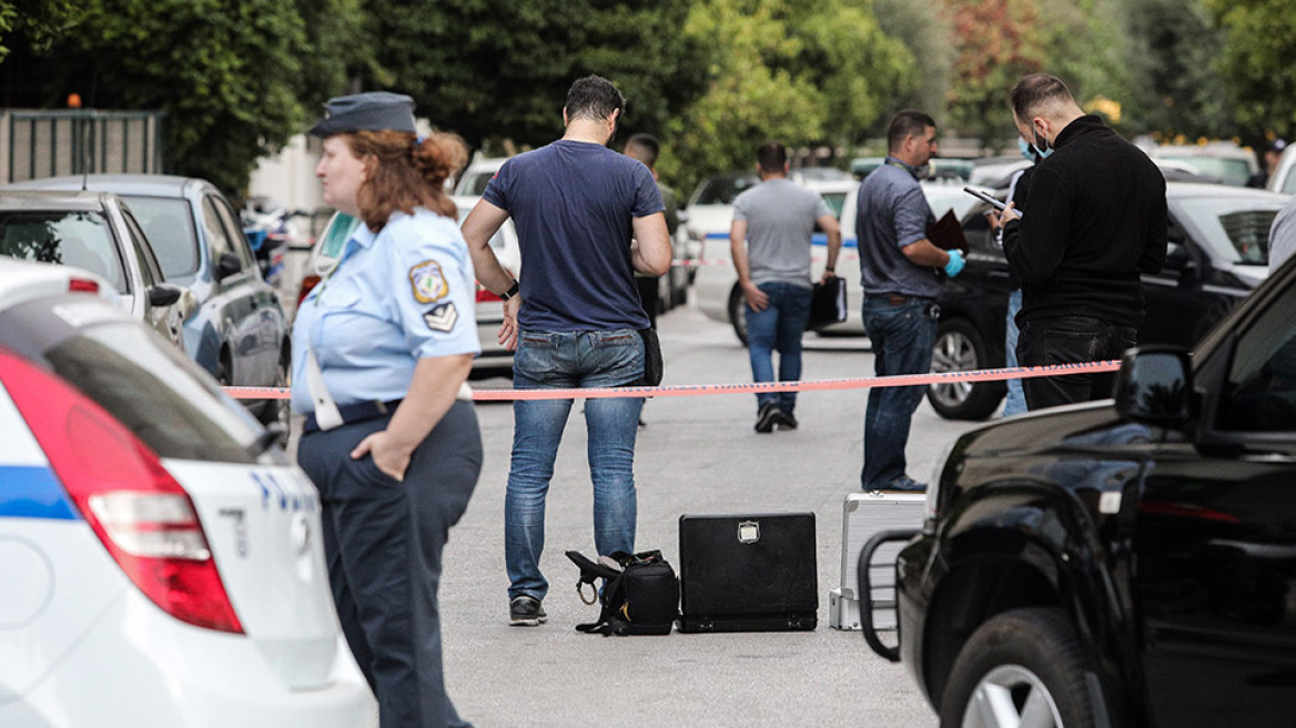 Εκτέλεση στην Καλλιθέα: Έξι κάλυκες στο σημείο εκτέλεσης του «Απάτσι» - Πού εστιάζουν οι έρευνες