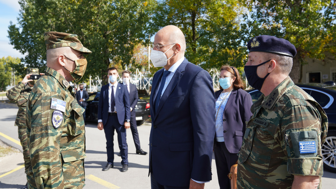 Στην Πρίστινα ο Δένδιας - Συναντήθηκε με στελέχη της Ελληνικής Δύναμης Κοσσυφοπεδίου