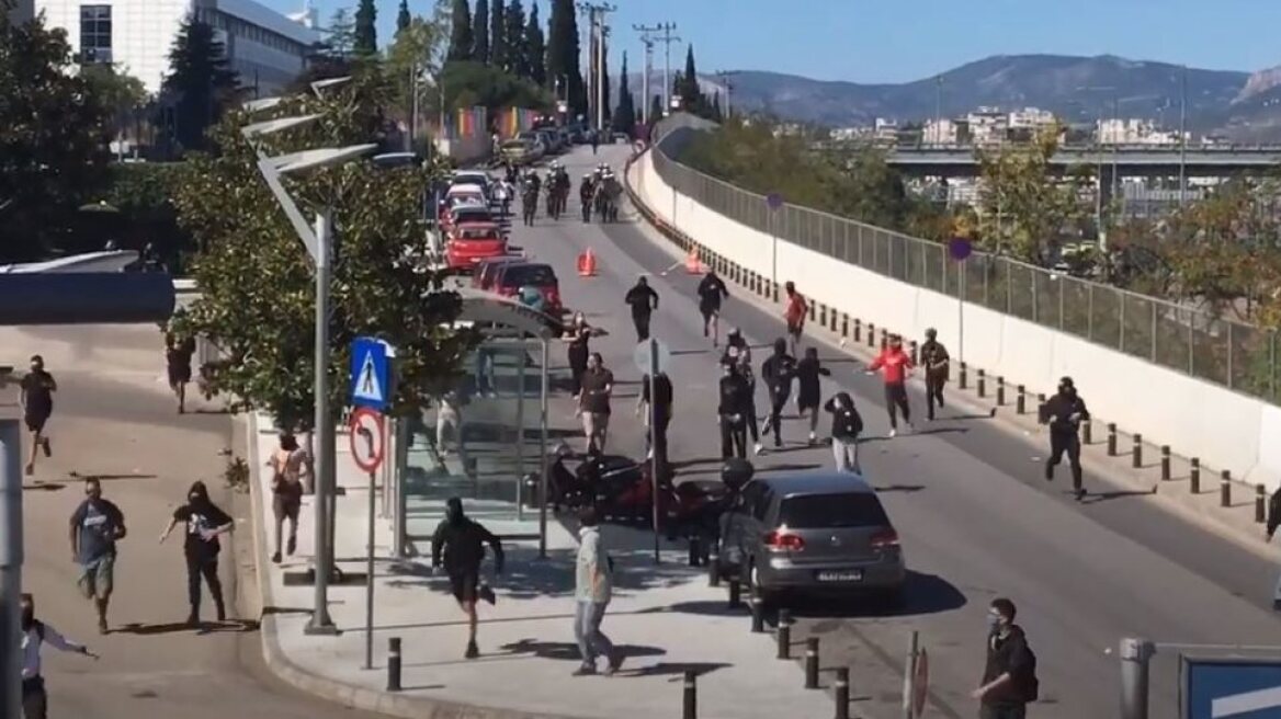 Το ΚΚΕ καταγγέλλει «την άγρια και απρόκλητη επίθεση των ΜΑΤ με χημικά στους χιλιάδες μαθητές» 