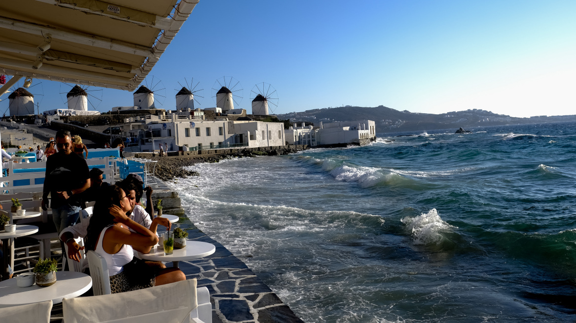 Διευθύντρια ΕΟΤ στο Παρίσι: Πρώτος προορισμός η Ελλάδα για τις διακοπές των Γάλλων 