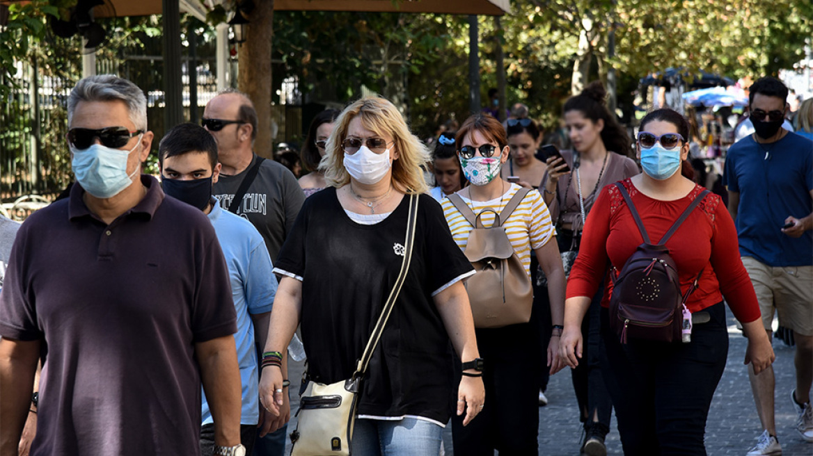 Υποχρεωτική  η  μάσκα  και στους εξωτερικούς χώρους με  συγχρωτισμό - Δεν είναι εστία διασποράς τα σχολεία