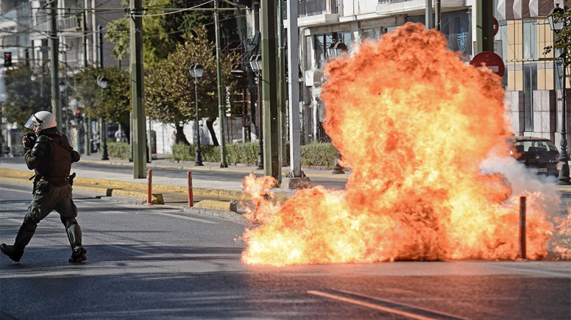 Επεισόδια στο κέντρο της Αθήνας στην πορεία των μαθητών 