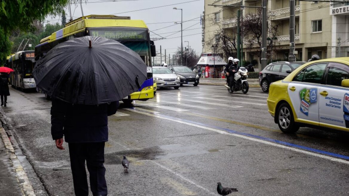 Καιρός: Πτώση της θερμοκρασίας και βροχές στα ανατολικά και νότια