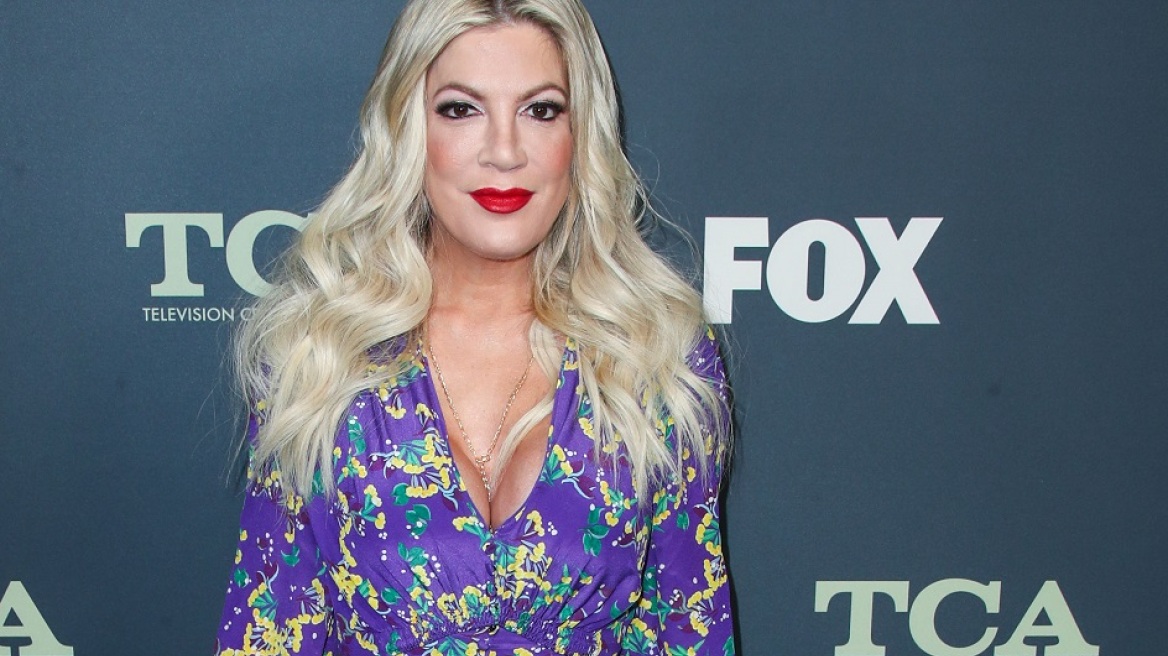 Η Tori Spelling αποκάλυψε ότι δεχόταν bullying στη σειρά Beverly Hills: «Με αποκαλούσαν βάτραχο» 