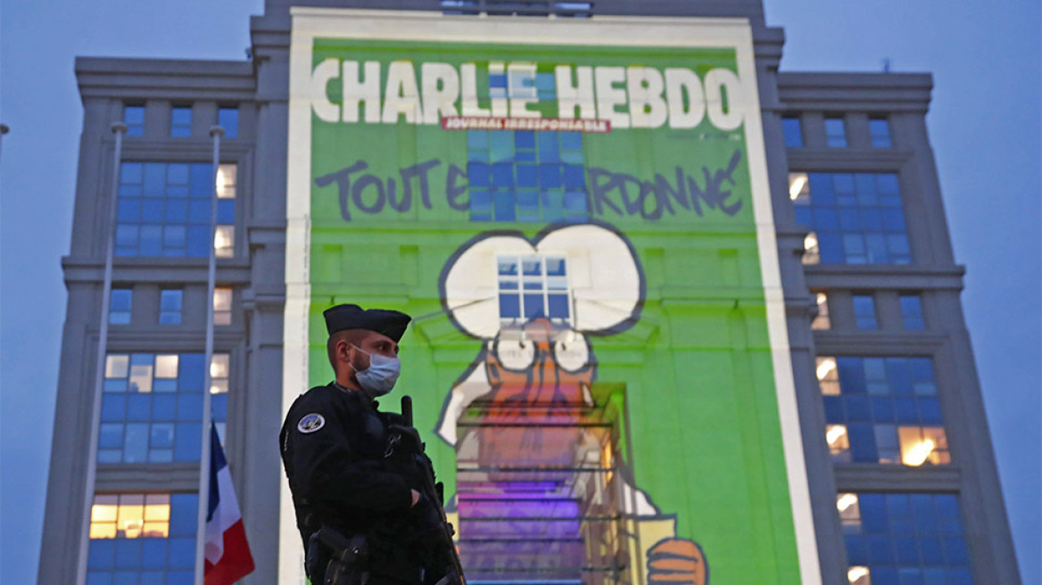 Γαλλία: Σκίτσα του Charlie Hebdo σε κυβερνητικά κτήρια